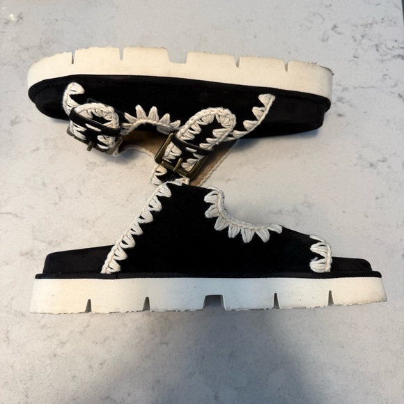 Like New-high end-MOU BIO Black and White Women's Sandals Two Buckles SZ 39 - Picture 4 of 14